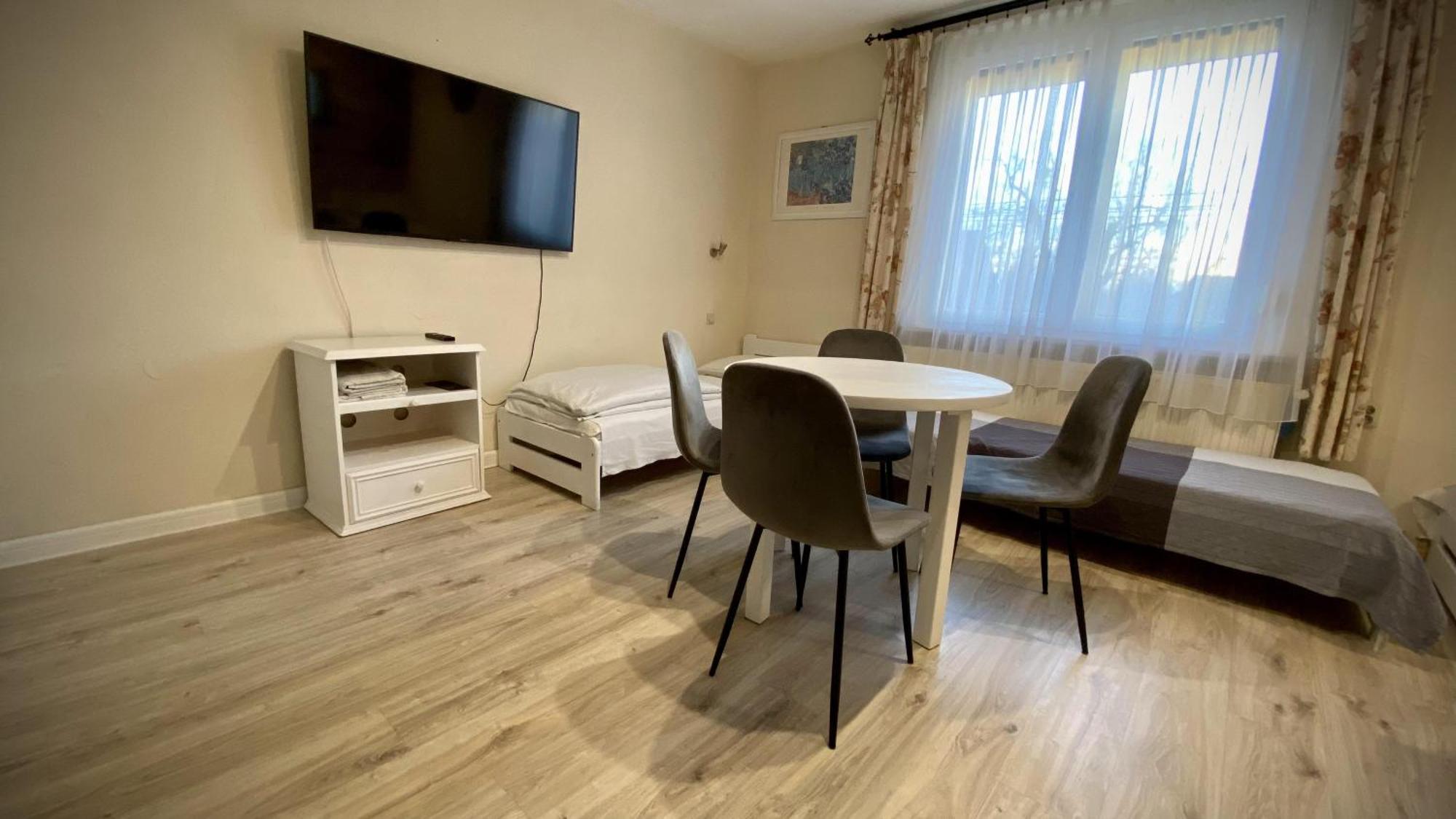 Villa Pod Orzechem W Zaniemyslu Buitenkant foto