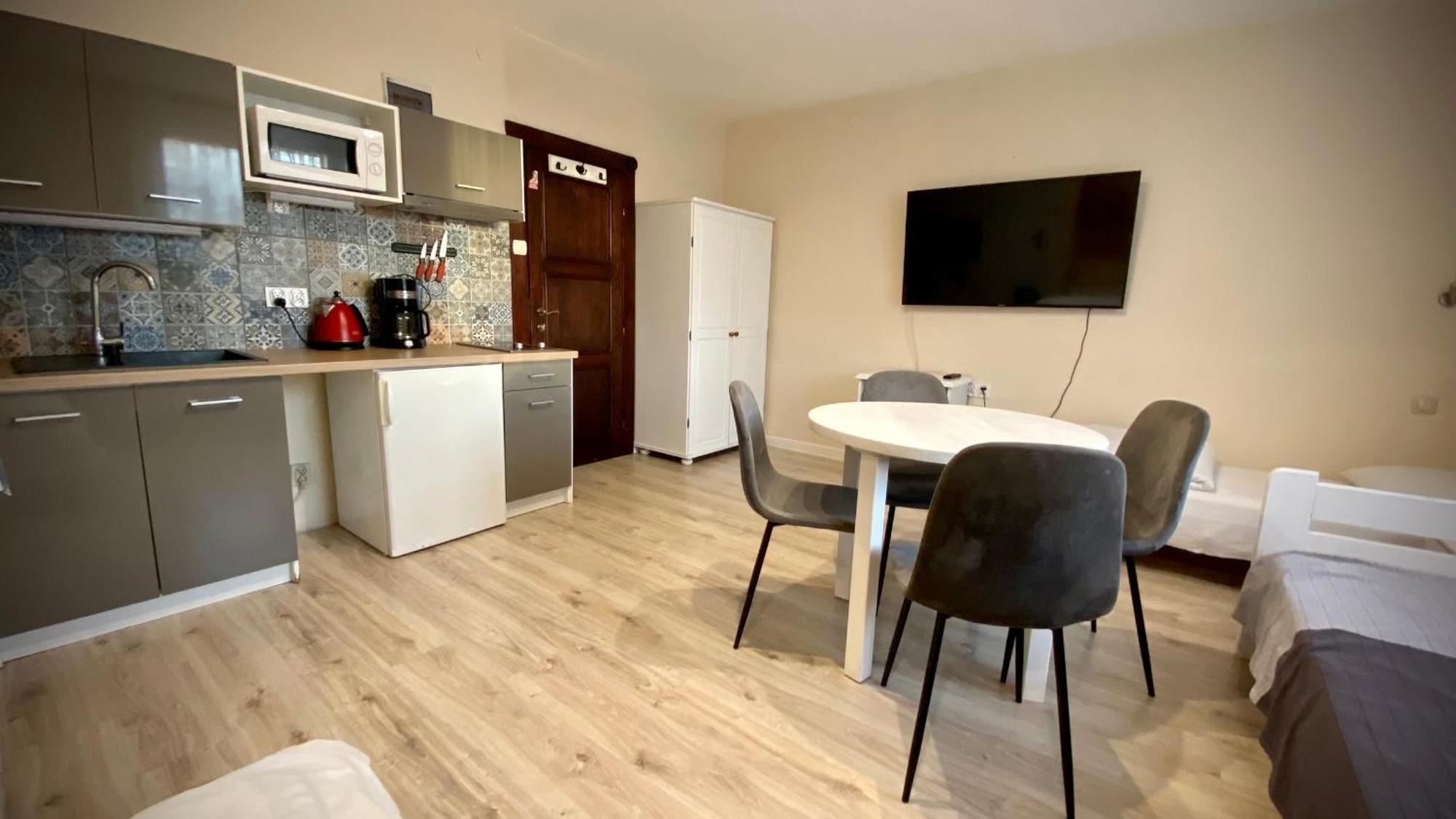 Villa Pod Orzechem W Zaniemyslu Buitenkant foto
