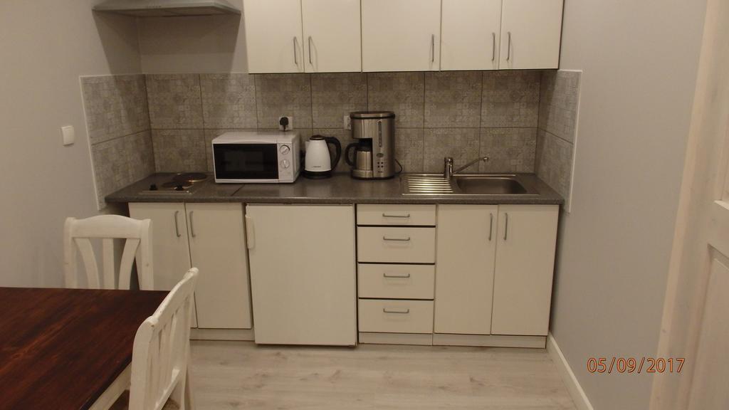 Villa Pod Orzechem W Zaniemyslu Buitenkant foto