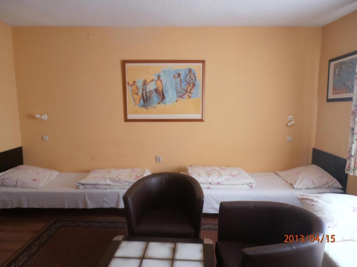 Villa Pod Orzechem W Zaniemyslu Kamer foto