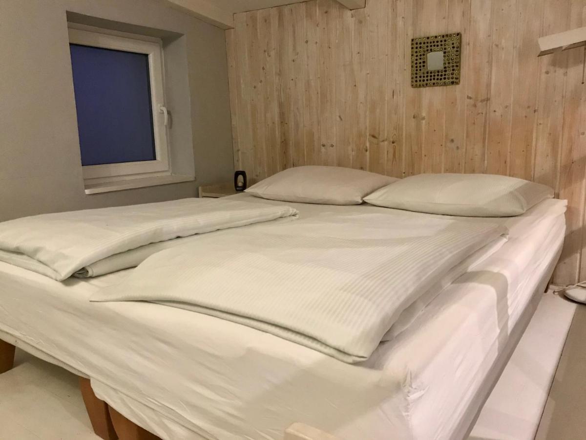 Villa Pod Orzechem W Zaniemyslu Buitenkant foto